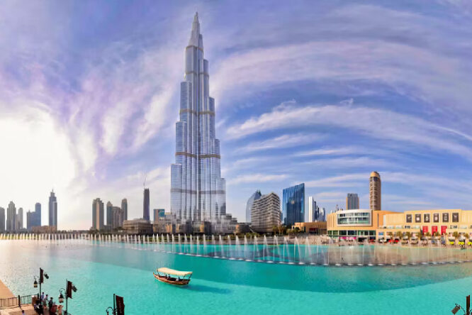 Burj Khalifa & Dubai Aquarium - Image 4
