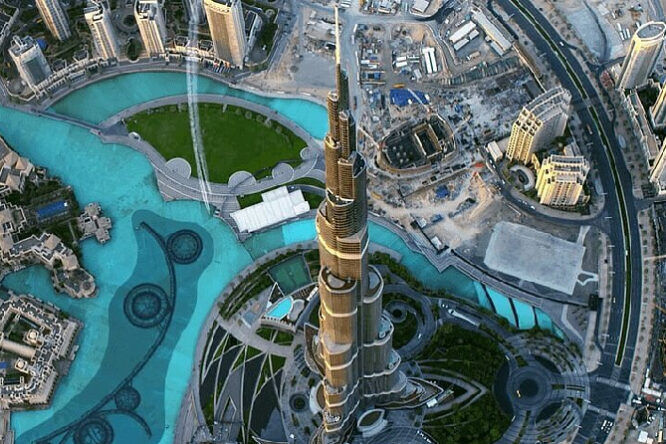 Burj Khalifa & Dubai Aquarium - Image 3