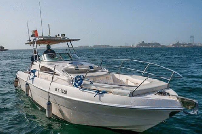 33 Ft Yacht Rental in Dubai