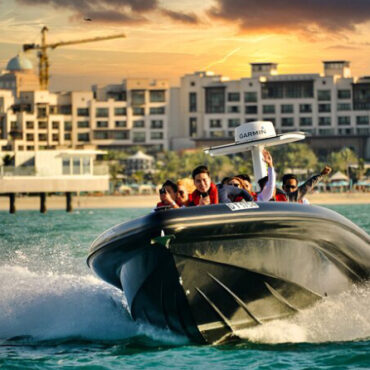 Black Boat Tour