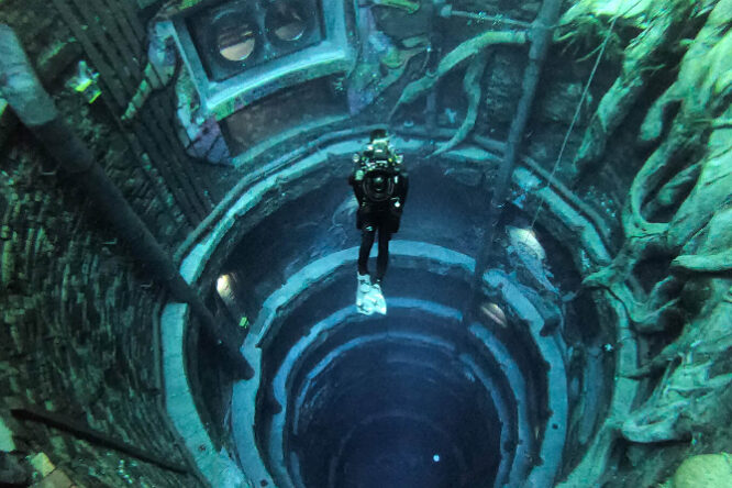Deep Dive Dubai
