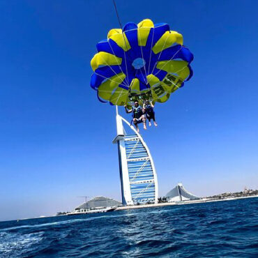 Parasailing in Dubai