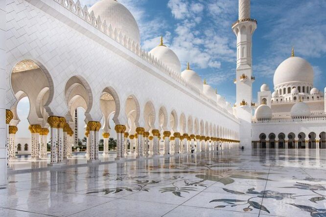 Sheikh Zayed Mosque Tour - Image 2