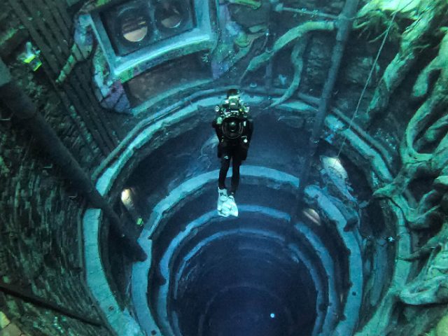 Deep Dive Dubai